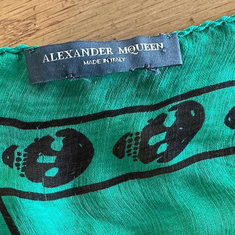 Alexander McQueen Vibrant Green and Black Patterned Scarf - Picture 4 of 4